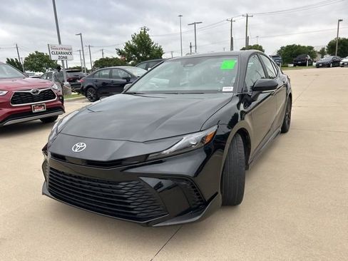 Used 2025 Toyota Camry SE FWD image 8