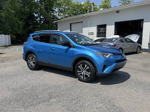 Used 2018 Toyota RAV4 LE AWD/4WD image 6