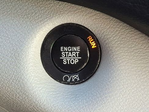 Used 2019 Jeep Cherokee Limited image 25