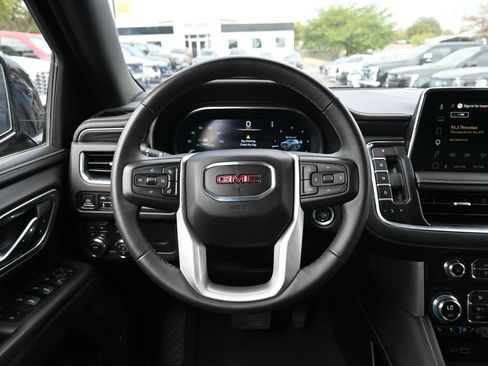 Used 2023 GMC Yukon XL SLT w/ SLT Luxury Package AWD/4WD image 10
