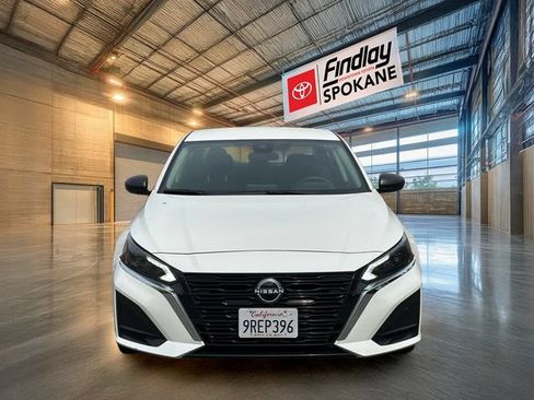 Used 2025 Nissan Altima 2.5 SV FWD image 2