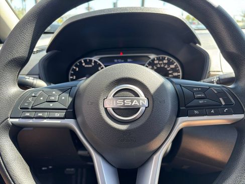 Used 2025 Nissan Altima 2.5 SV FWD image 28
