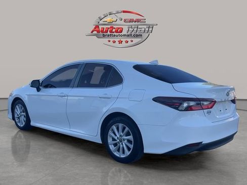 Used 2022 Toyota Camry LE image 3