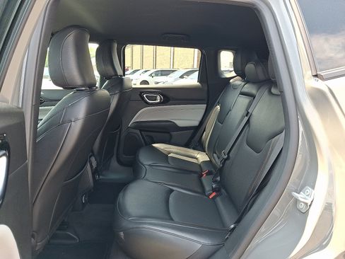 Used 2023 Jeep Compass Limited AWD/4WD image 11