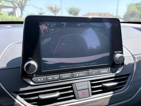 Used 2025 Nissan Altima 2.5 SV FWD image 17