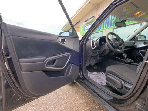 Used 2023 Kia Soul LX w/ LX Technology Package image 26