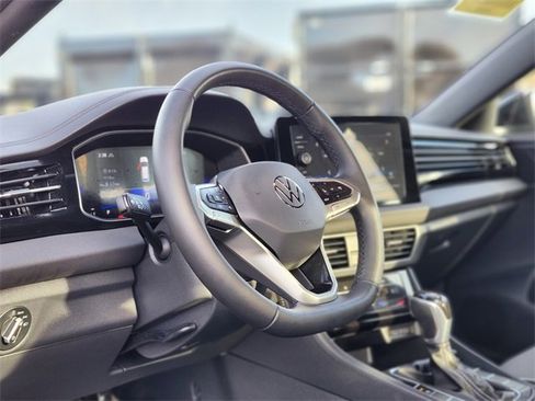 Used 2025 Volkswagen Jetta Sport image 19