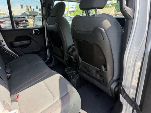 Used 2024 Jeep Wrangler Unlimited Rubicon AWD/4WD image 28