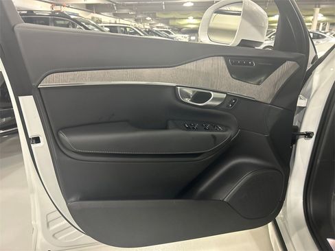 Certified 2024 Volvo XC90 T8 Ultimate w/ Protection Package Premier image 9