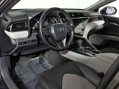 Used 2020 Toyota Camry XLE image 14