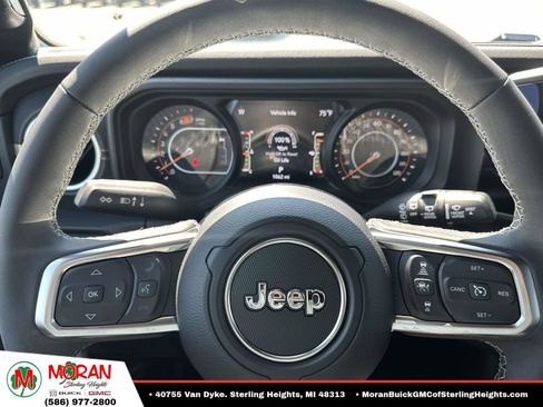 Used 2026 Jeep Wrangler Unlimited Sahara AWD/4WD image 22