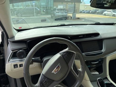 Used 2019 Cadillac XT5 Premium Luxury image 8