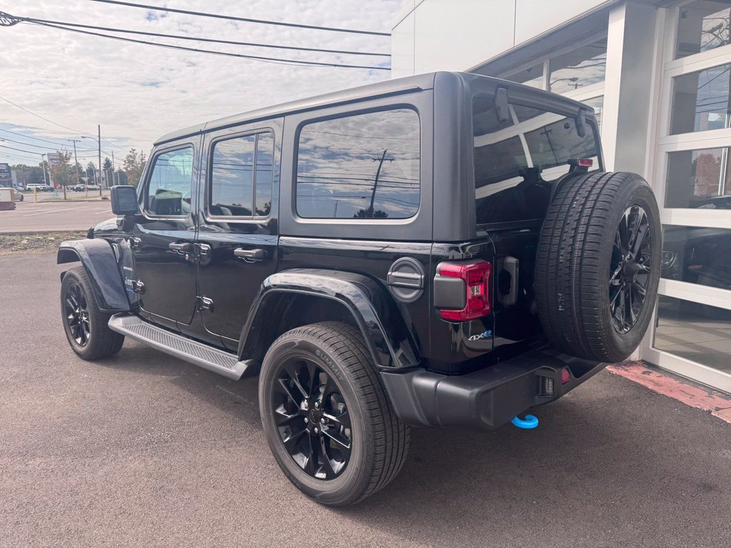 Used 2023 Jeep Wrangler Unlimited Sahara w/ Cold Weather Group AWD/4WD image 3