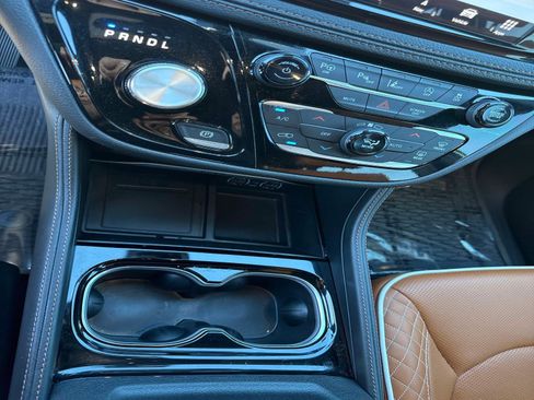 Used 2024 Chrysler Pacifica Pinnacle image 31
