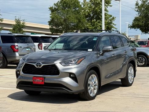 Used 2025 Toyota Highlander Limited FWD image 8