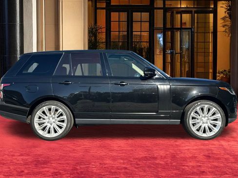 Used 2020 Land Rover Range Rover HSE image 9