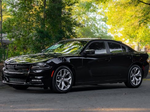 Used 2017 Dodge Charger SXT w/ Plus Group RWD image 50