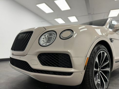 Used 2019 Bentley Bentayga AWD/4WD image 16