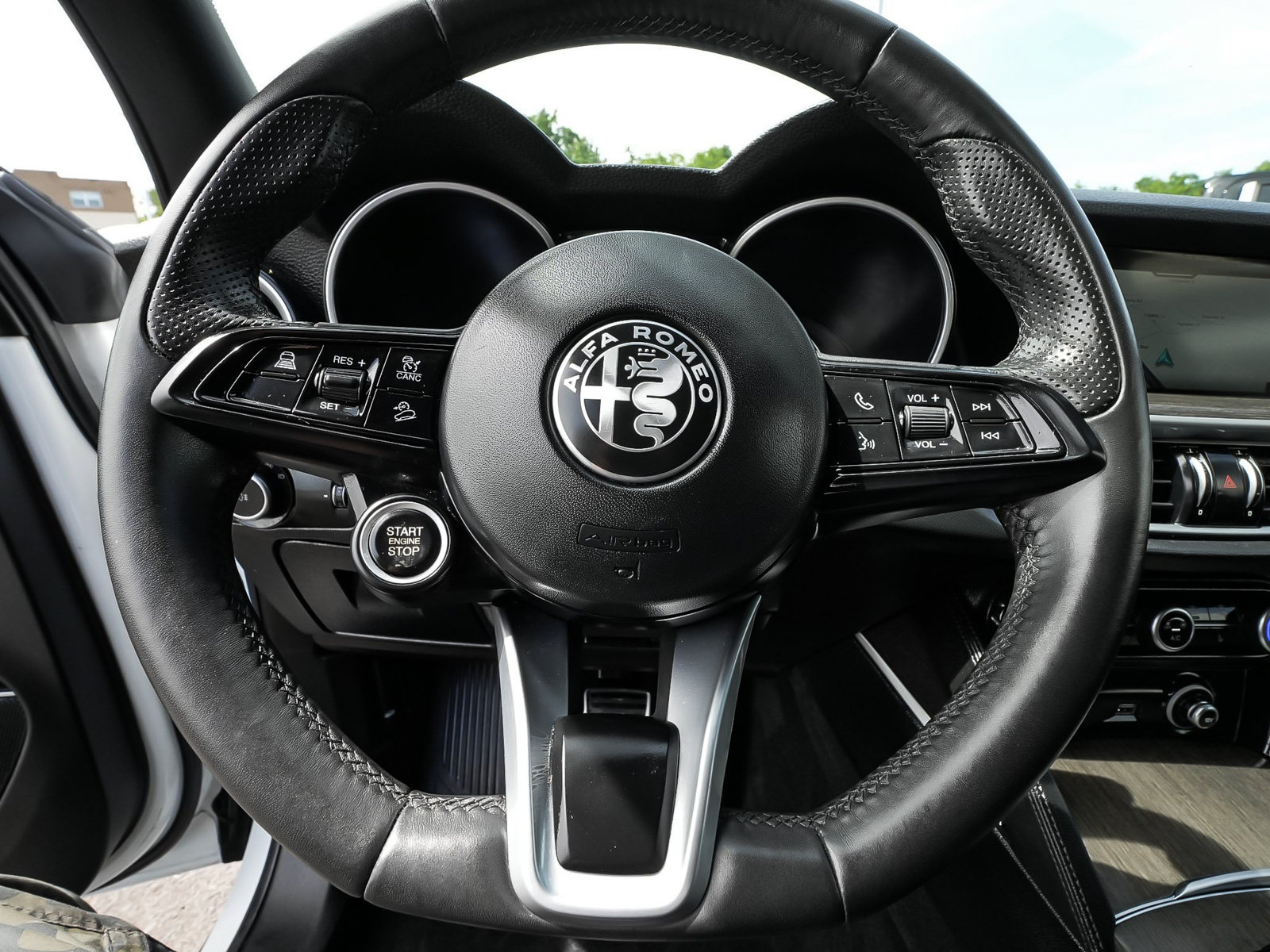 Used 2023 Alfa Romeo Stelvio Ti AWD/4WD image 18
