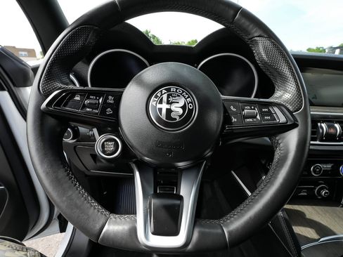Used 2023 Alfa Romeo Stelvio Ti AWD/4WD image 18