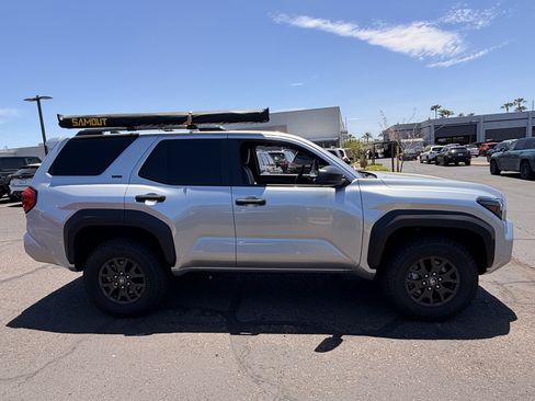 Used 2026 Toyota 4Runner SR5 AWD/4WD image 6