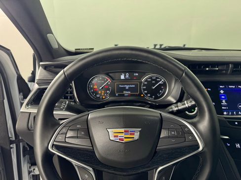 Used 2025 Cadillac XT5 Premium Luxury image 22