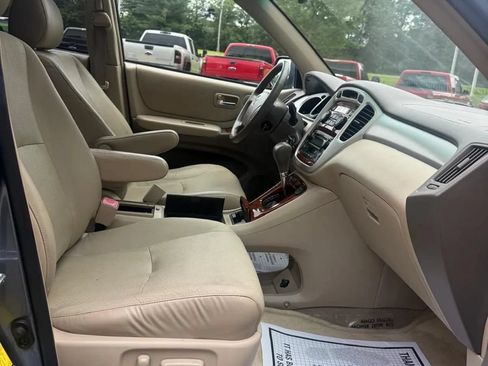 Used 2005 Toyota Highlander Limited w/ Leather Trim Pkg AWD/4WD image 17