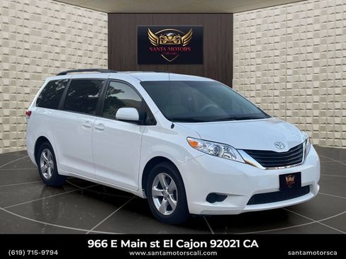 Used 2014 Toyota Sienna LE FWD image 2
