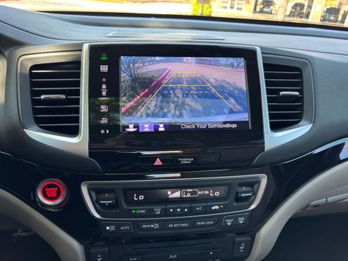 Used 2016 Honda Pilot Touring image 28