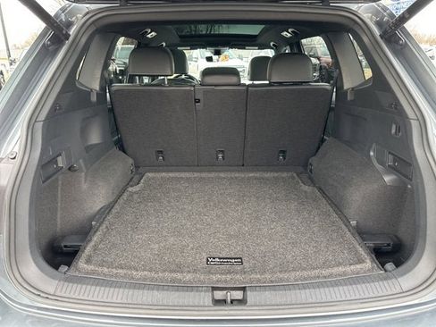 Used 2022 Volkswagen Tiguan SEL R-Line image 9
