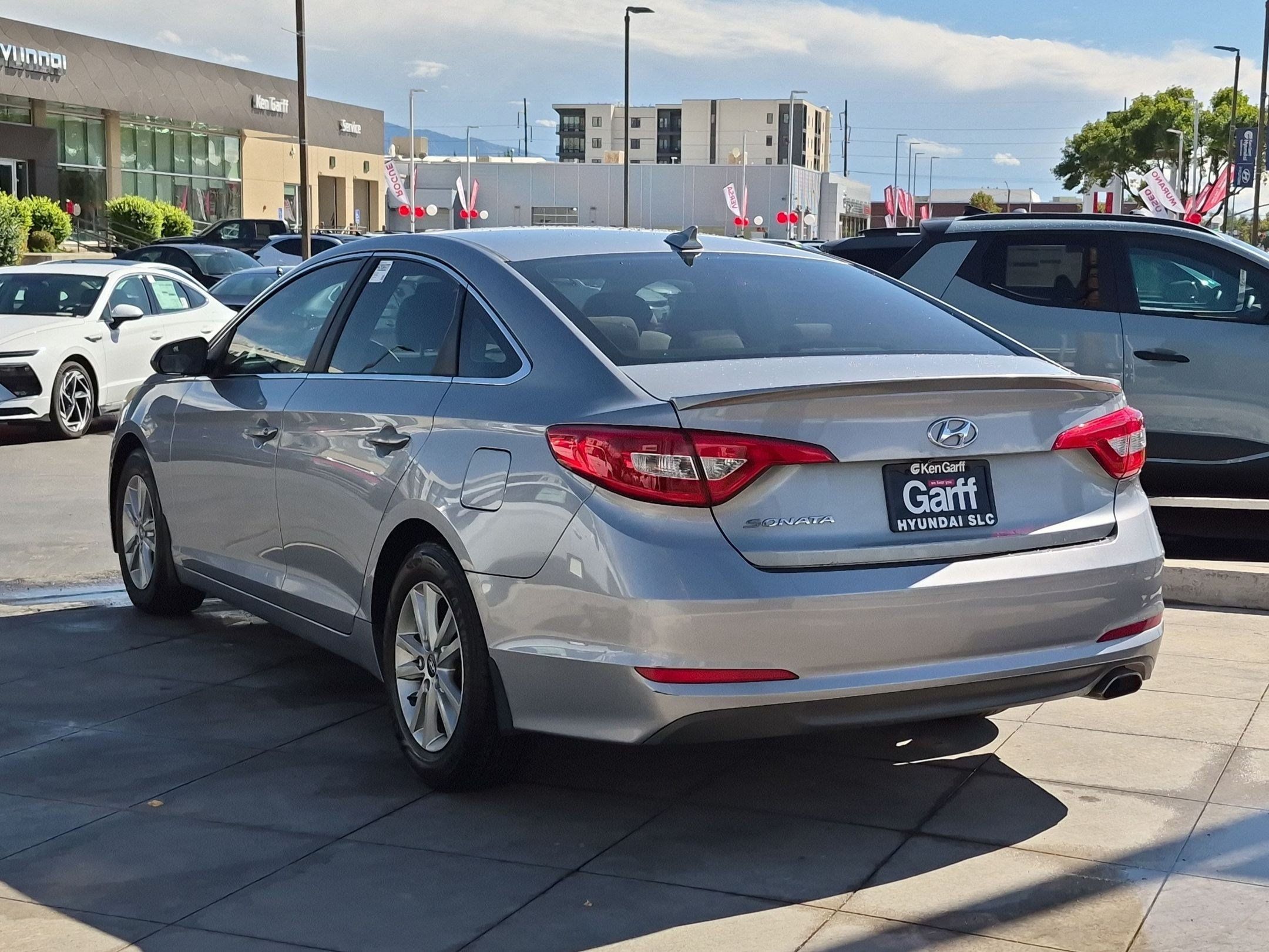 Used 2015 Hyundai Sonata SE w/ Option Group 09 FWD image 7