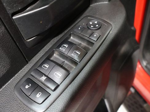 Used 2018 RAM 2500 Tradesman w/ Chrome Appearance Group image 16