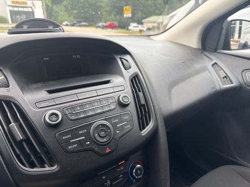 Used 2015 Ford Focus SE FWD image 6