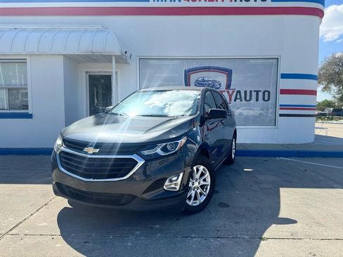 Used 2019 Chevrolet Equinox LS w/ LS Convenience Package image 2