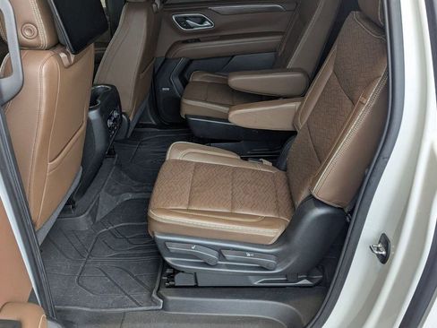 Used 2021 Chevrolet Suburban High Country w/ Premium Package image 14