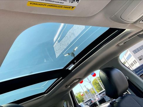 Used 2015 Ford Edge Titanium w/ Equipment Group 302A AWD/4WD image 21
