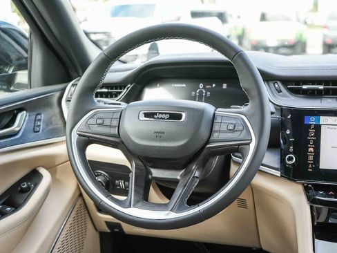 New 2026 Jeep Grand Cherokee L Limited w/ Luxury Tech Group II AWD/4WD image 17