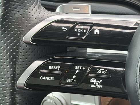Used 2024 Mercedes-Benz GLS 450 4MATIC image 11