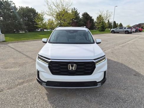 Used 2023 Honda Pilot Elite image 2