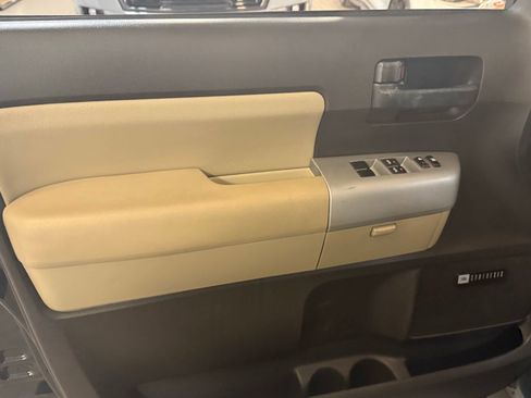 Used 2008 Toyota Sequoia SR5 image 21