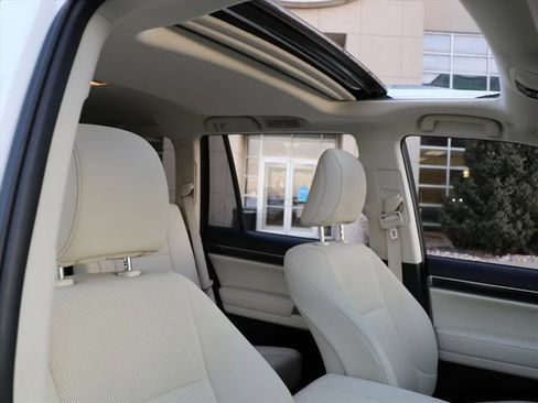 Used 2023 Lexus GX 460 Premium w/ Accessory Package image 9