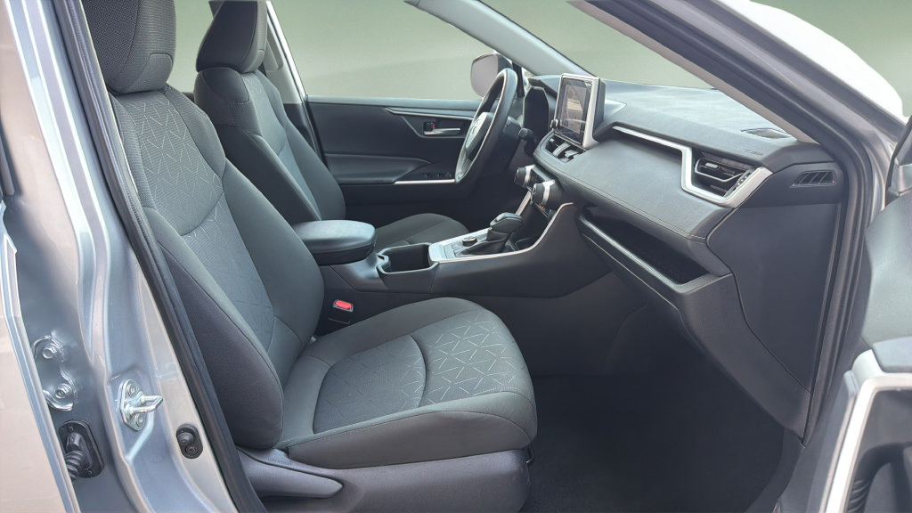 Used 2025 Toyota RAV4 XLE AWD/4WD image 11
