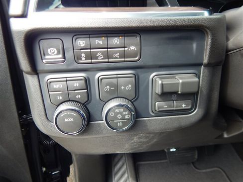 Used 2026 Chevrolet Suburban Z71 w/ Comfort Package AWD/4WD image 30