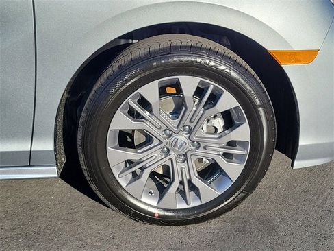 New 2026 Honda Odyssey Touring image 5