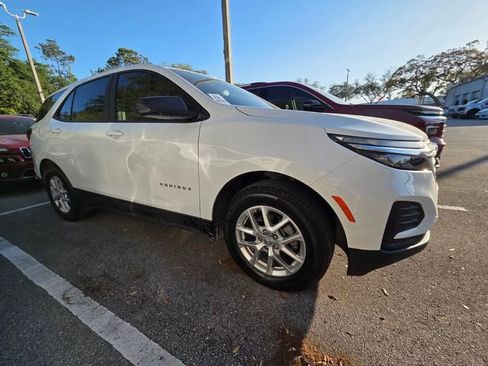 Used 2024 Chevrolet Equinox LS w/ LS Convenience Package FWD image 3