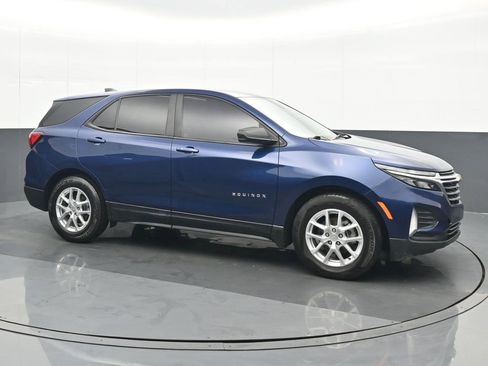Used 2022 Chevrolet Equinox LS w/ LS Convenience Package image 8