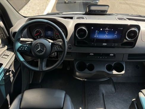 Used 2025 Mercedes-Benz Sprinter 2500 image 33