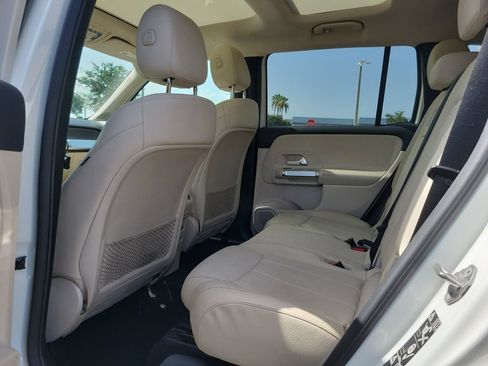Used 2022 Mercedes-Benz GLB 250 image 12