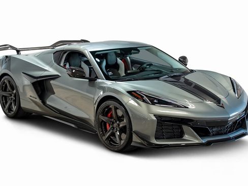 Used 2024 Chevrolet Corvette Z06 w/ Z07 Performance Package image 2