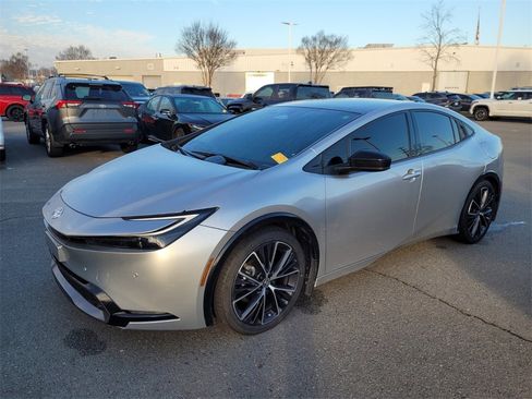 Used 2024 Toyota Prius XLE image 6